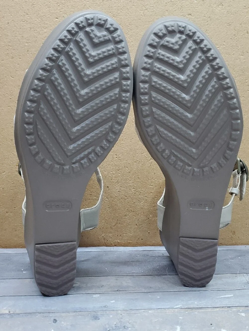 Crocs Leigh II Cross Strap Ankle Wedge Sandal Size W 9